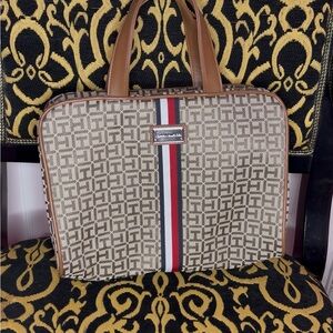 Tommy Hilfiger Beige and Brown Travel Bag 🇺🇸